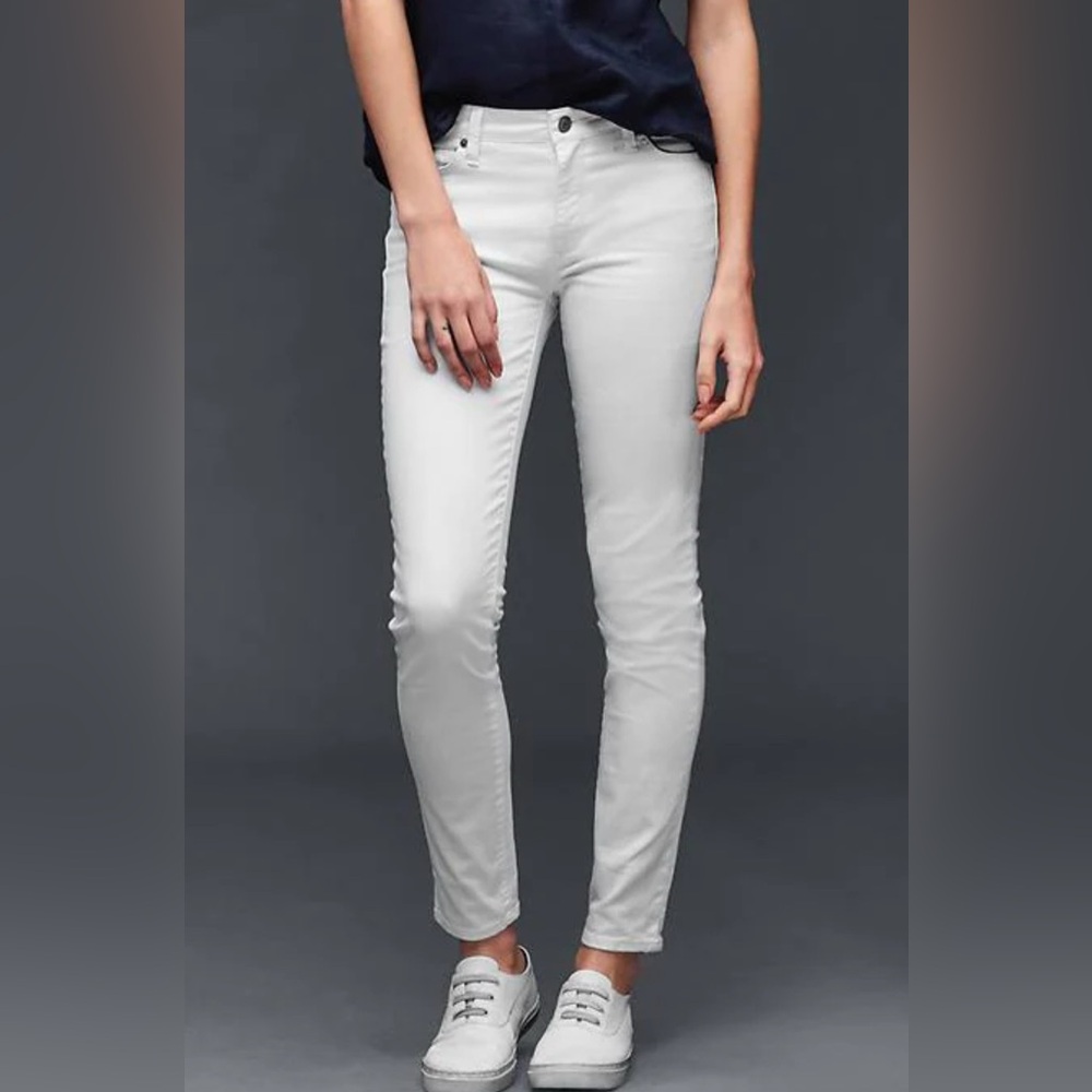 GAP Women's White true Skinny mid rise Jeans